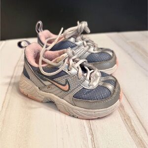 Infant Nike Sneakers – Size 5 (play condition)